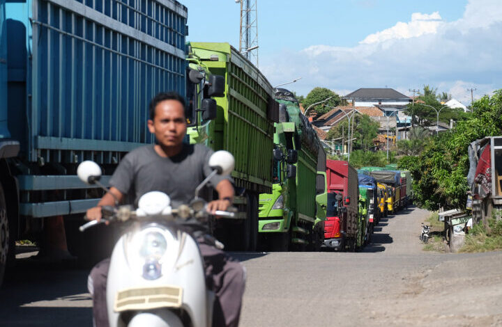 Truk Macet Di Ciwandan Mulai Terurai