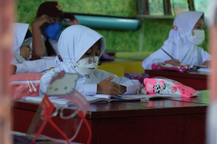 2 SEKOLAH UNGGULAN