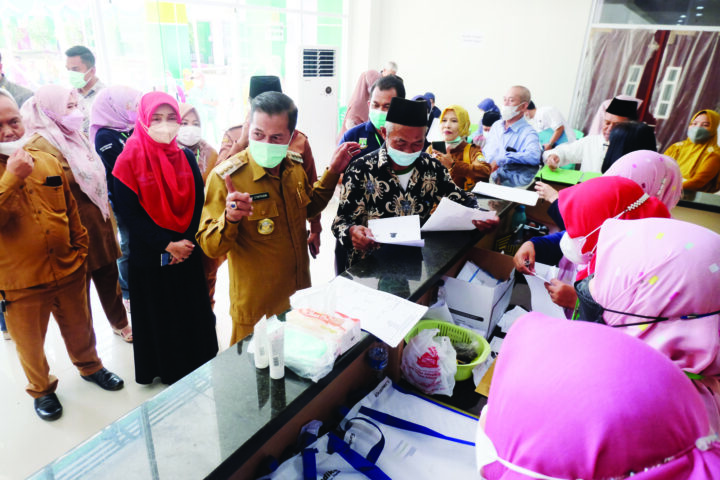 Doni Serang Syafrudin Pantau Cek Kesehatan Calon Jemaah Haji 1