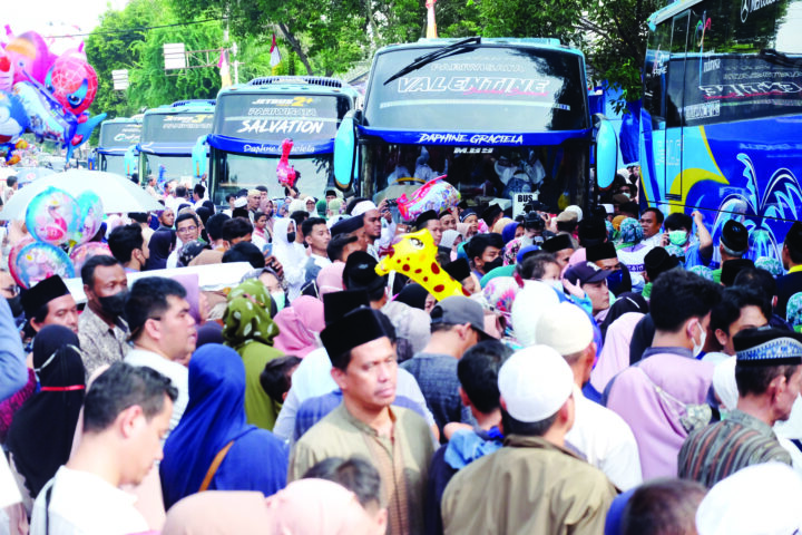 1 Doni Serang Pengantar Rombongan Haji Kota Serang Membludak 10