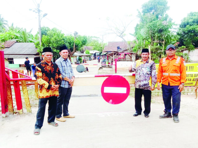 1 PALANG PINTU PERLINTASAN KERETA API