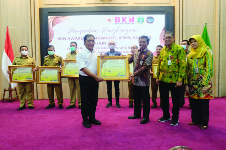 1 Doni Serang BKN Beri Penghargaan 7 Daerah di Banten 2