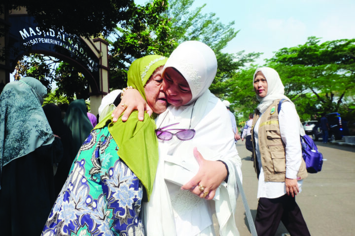 1 Doni Serang Tangis Haru Keluarga Saat Jemput Kepulangan Jemaah Haji Kloter Terakhir Kota Serang 2 1