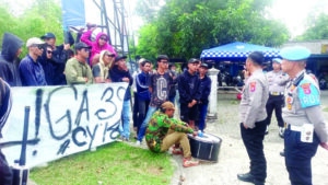 1 SPORTER DIHADANG POLISI