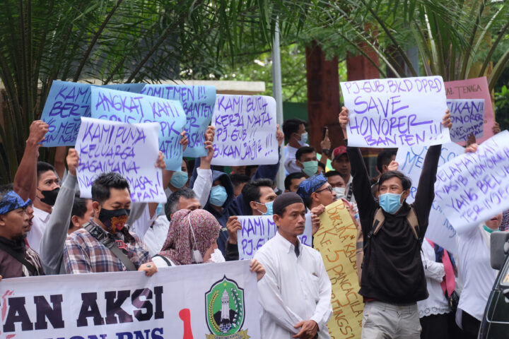 Doni Serang Honorer Gruduk Pendopo Gubernur Banten 1