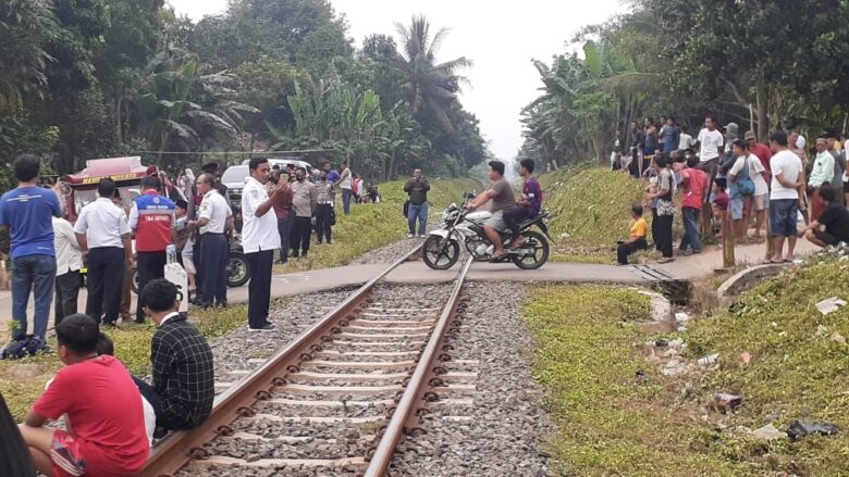 3 PERLINTASAN KERETA APII