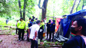 1 MAKAM DIBONGKAR