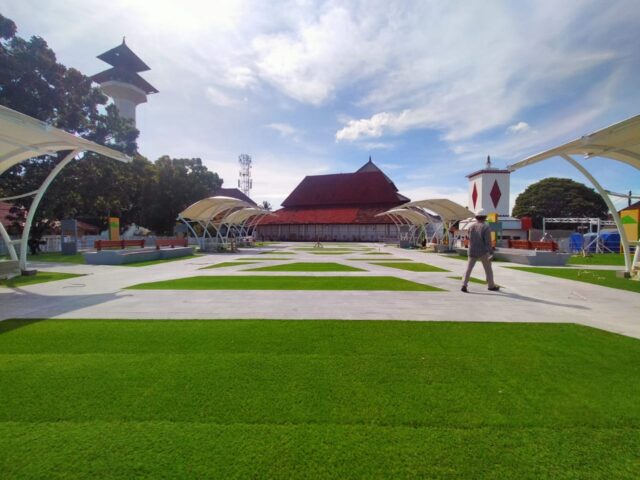 2 MASJID AGUNG