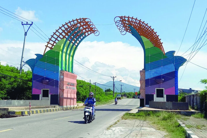 12 Pemkot Bakal Bongkar Tugu Batas Kota di Ciwandan