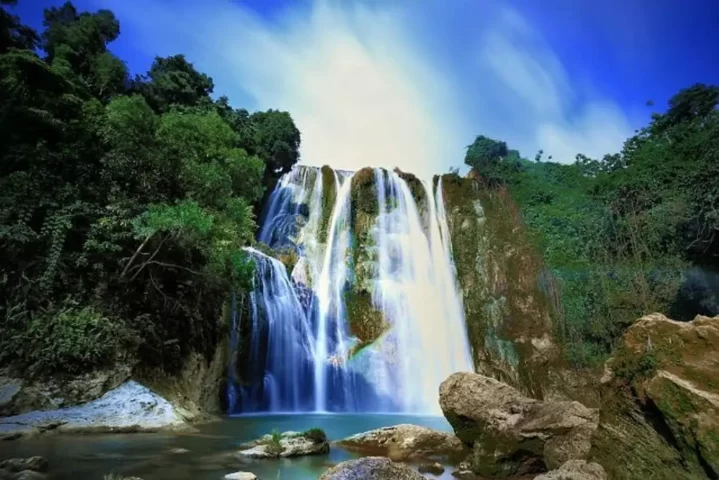 7 air terjun terindah di Jawa Barat bak surga tersembunyi yang cocok untuk liburan lebaran.