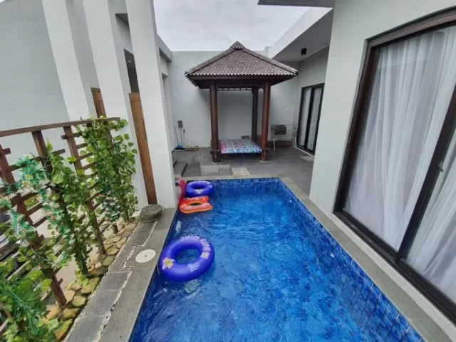 hotel murah di Anyer dibandrol Rp200 ribu.