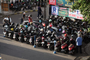 Doni Serang Mentang Mentang Mau Lebaran Tarif Parkir Jalan Veteran Kota Serang Mahal 3