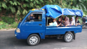 Doni Serang Mobil Losbak Penumpang Orang Menjadi Tradisi di Kota Serang 1