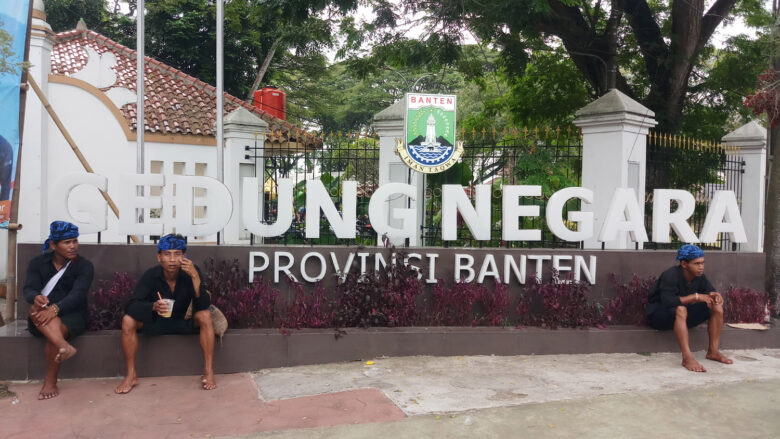 Doni Serang Nongkrong di Gedung Negara Banten 1