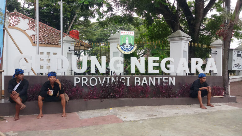 Warga Suku Baduy Nongkrong Di Gedung Negara Banten Saat Seba Baduy 2485