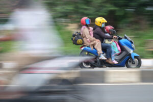 Doni Serang Pemudik Awal Lintasi Jalan Syech Nawawi Al Bantani Kota Serang 2