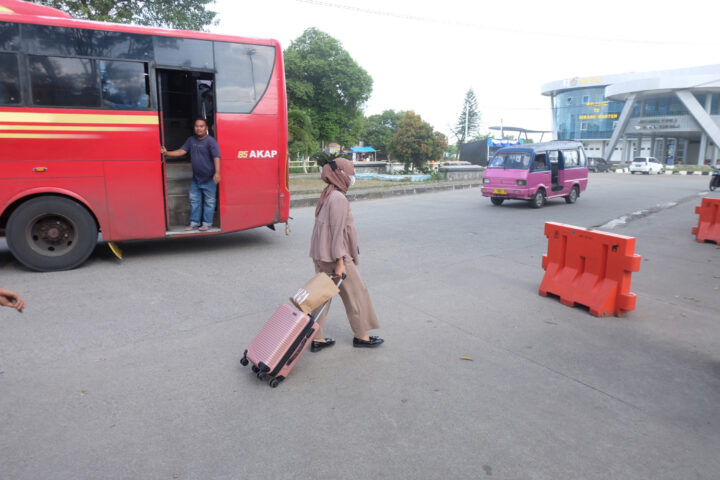 Doni Serang Pemudik di Terminal Pakupatan Masih Sepi 1