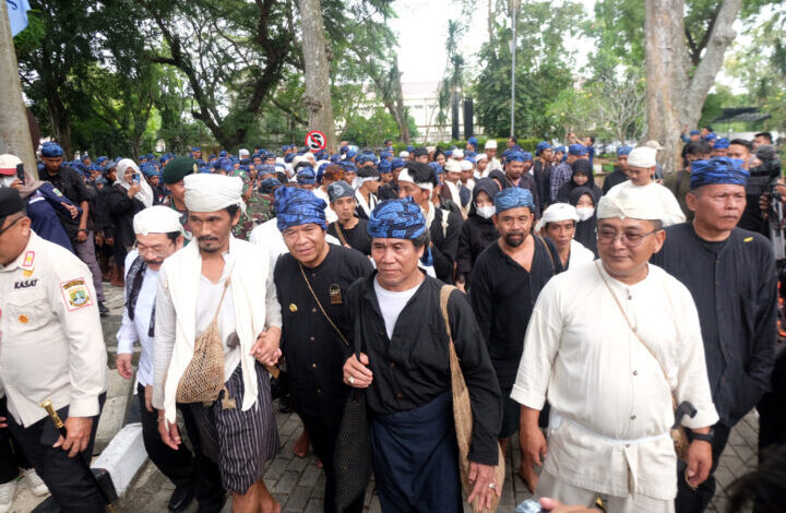 Pj Gubernur Banten Al Muktabar Sambut Ribuan Suku Baduy