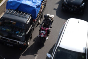 Doni Serang Potret Pemudik Arus Balik Lebaran Saat Melintasi Kota Serang 1