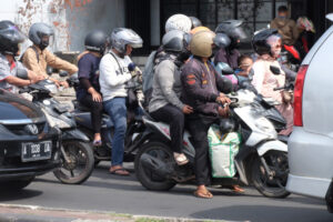 Doni Serang Pulang Kampung Saat Arus Balik Lebaran 1