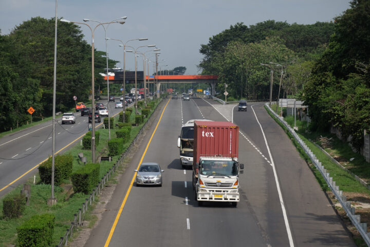 Doni Serang Truk Sudah Mulai Terlihat di tol Tangerang Merak 1