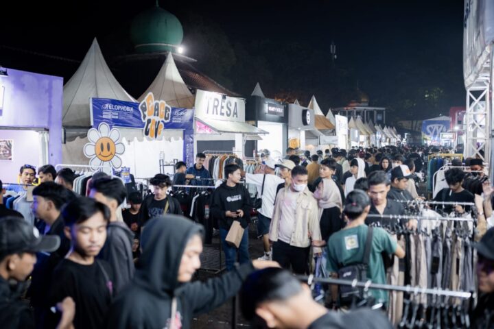 Banten Creative Festival sukses raup perputaran transaksi hingga Rp 18 miliar. Itu dihitung dari penjualan bazaar clothing, UMKM dan pasar murah.