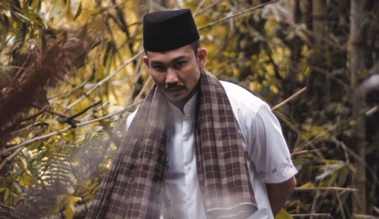 Denny Sumargo tertarik masuk Islam