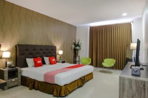 Super OYO Townhouse OAK Series Style Hotel Jember 1