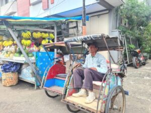 Tukang becak di Kota Serang