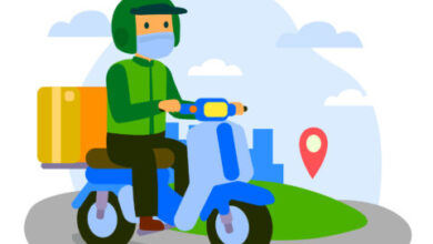 Ilustrasi berkendara dengan Gojek pakai kode voucher Gojek hari ini. (Freepik)