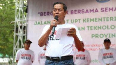 Walikota Serang Syafrudin bangga atas prestasi yang dicapai lifter Banten Rizki Juniansyah di SEA Games 2023 Kamboja. Rizki Juniansyah raih emas SEA Games.