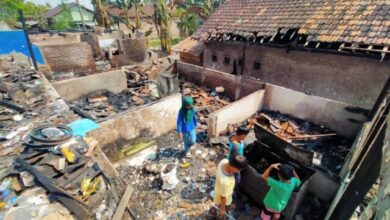 Lima rumah warga di Lingkungan RT 05/09, Kelurahan Banten, Kecamatan Kasemen, Kota Serang, hangus terbakar, Selasa 16 Mei 2023 malam sekitar pukul 21.30