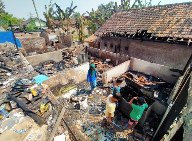 Lima rumah warga di Lingkungan RT 05/09, Kelurahan Banten, Kecamatan Kasemen, Kota Serang, hangus terbakar, Selasa 16 Mei 2023 malam sekitar pukul 21.30