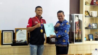 Pemerintah Kota (Pemkot) Serang mengundang Rizki Juniansyah, atlet angkat besi asal Kota Serang peraih medali emas kelas 73 kilogram SEA Games 20213 Kamboja.
