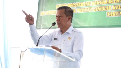 Walikota Serang Syafrudin menyentil Camat Kasemen Kristiyanto di acara TMMD Imbang di Priyayi Langgar, Kecamatan Kasemen, Kota Serang, Rabu 24 Mei 2023.