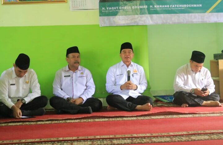 Kemenag Kota Serang menggelar doa bersama dan mujahadah di mushola Kemenag Kota Serang, Ciwaru, Kota Serang, Senin 29 Mei 2023. Untuk kelancaran jemaah haji.
