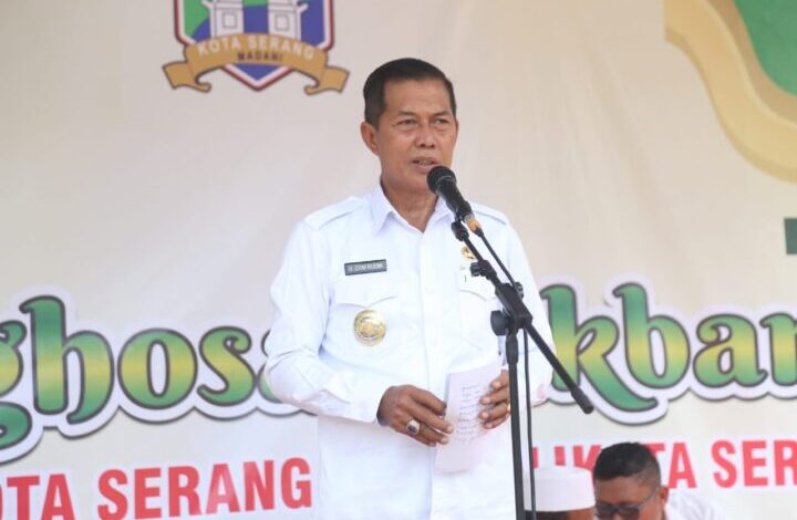 Walikota Serang Syafrudin mencak-mencak di hadapan ratusan tenaga honorer Kota Serang. Pemicunya tenaga honorer kesehatan ngadu honornya Rp 200.000 per bulan.