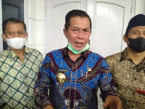 Walikota Serang Syafrudin ogah mencalonkan diri sebagai anggota DPR RI, meski perhelatan Pemilihan Legislatif atau Pileg digelar lebih awal ketimbang Pilkada.