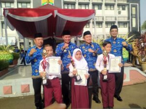 Kasus anak putus sekolah di Kota Serang masih dikisaran 7,5 persen. Kasus anak putus sekolah di Kota Serang disebabkan salah satunya bisa karena faktor ekonomi.