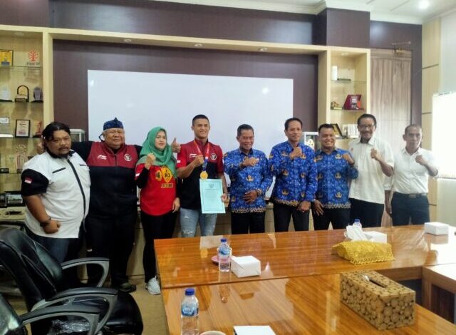 Walikota Serang Syafrudin akan merekomendasikan Rizki Juniansyah, atlet angkat besi asal peraih medali emas kelas 73 kg SEA Games 20213 Kamboja, menjadi PNS.