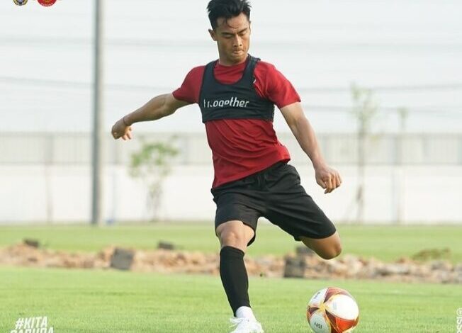 Dukung laga Timnas Indonesia U-22 menantang Timnas Myanmar U-22 laga kedua babak penyisihan Grup A Sea Games 2023 di Nasional Olympic Stadium, Kamis 4 Mei 2023.