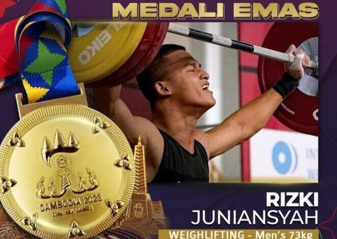 Lifter Banten Rizki Juniansyah sukses mempersembahkan medali emas cabang olahraga weighlifting di nomor 73 kg men'sn untuk Indonesia di SEA Games 2023 Kamboja.