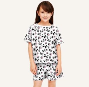 Model baju anak perempuan terbaru, setelan kaos dan celana pendek (Shopee/playhouse.shop)
