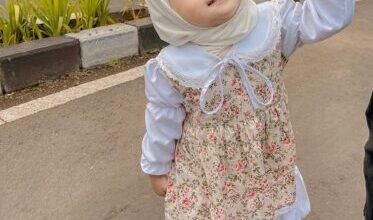 Model baju anak perempuan terbaru dress dengan aksen bunga (Pinterest/Guzel Secimler)