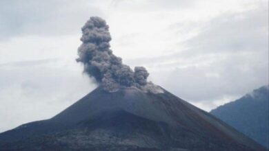 Gunung Anak Krakatau erupsi hari ini Kamis, 11 Mei 2023. (pmjnews.com)