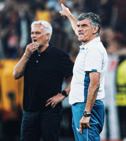 Manajer AS Roma Jose Mourinho dan manajer Sevilla José Luis Mendilibar