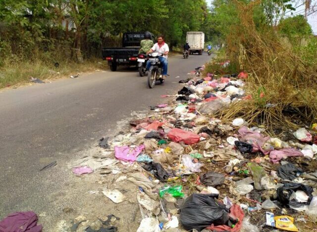 DLH Kota Serang menyebut hingga kini masih ada 90 titik sampah liar di Kota Serang karena masyarakat masih belum paham dalam mengelola sampah rumah tangga.