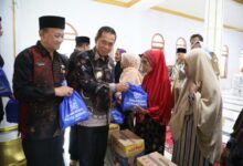 Sebanyak 84 janda lansia dan anak yatim mendapat bantuan berupa sembako dari Dinsos Kota Serang sebagai bentuk kepedulian Pemkot untuk masyarakat kurang mampu.