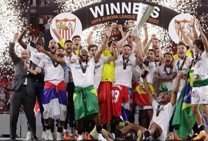 Sevilla sukses meraih juara Liga Eropa musim 2022-2023, setelah di final menundukkan AS Roma skor 4-1 melalui babak adu penalti. Final digelar di Puskas Arena.