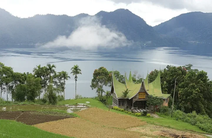Mengenal Surga Dunia Danau Maninjau Sumatera Barat